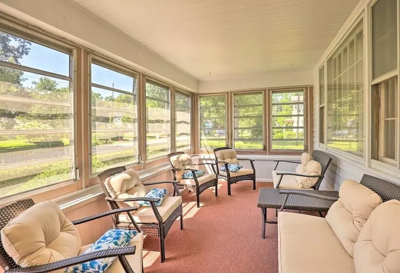 Sodus Point Escape W/ Yard: Walk To Lake Ontario