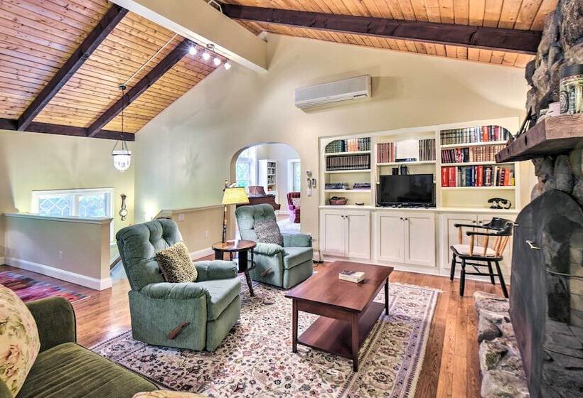 Spacious Bartlett Home W/ Fireplace + Kitchen