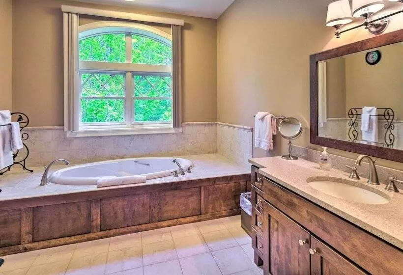 Spacious Bartlett Home W/ Fireplace + Kitchen