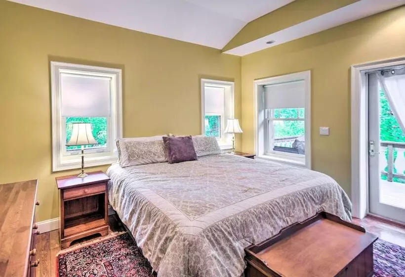 Spacious Bartlett Home W/ Fireplace + Kitchen