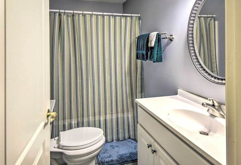 Spacious Bartlett Home W/ Fireplace + Kitchen