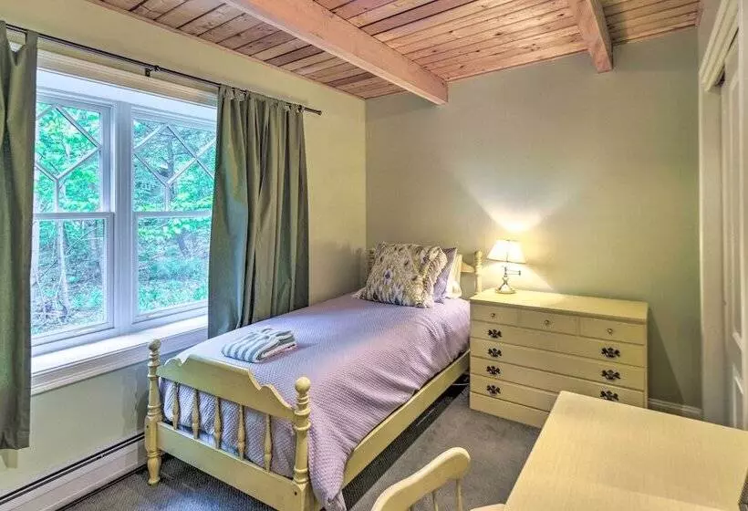 Spacious Bartlett Home W/ Fireplace + Kitchen