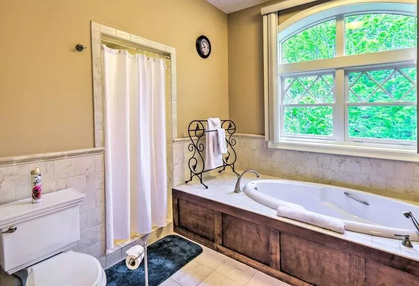 Spacious Bartlett Home W/ Fireplace + Kitchen