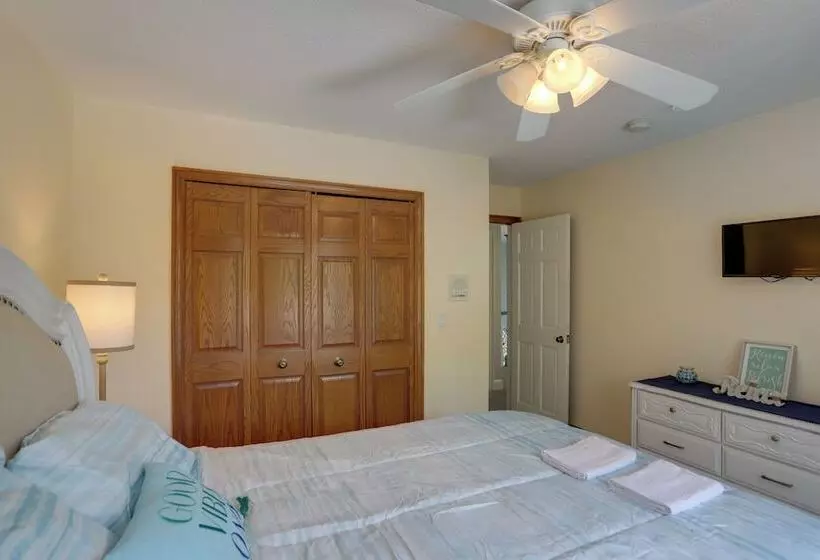 Spacious Refuge W/ Private Pool & Outdoor Bar!