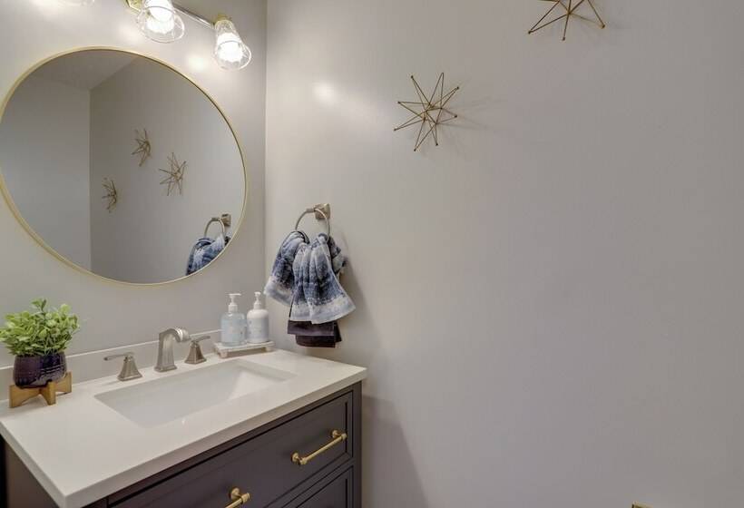 Spacious Refuge W/ Private Pool & Outdoor Bar!