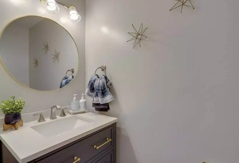 Spacious Refuge W/ Private Pool & Outdoor Bar!