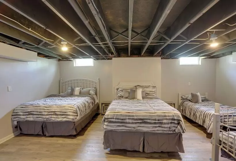 Spacious Refuge W/ Private Pool & Outdoor Bar!