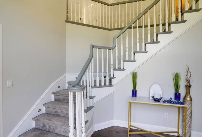 Spacious Refuge W/ Private Pool & Outdoor Bar!