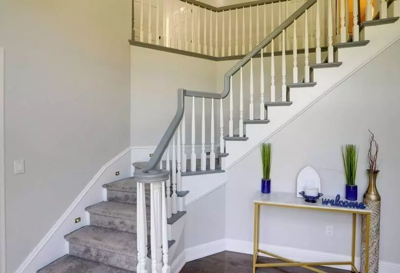 Spacious Refuge W/ Private Pool & Outdoor Bar!