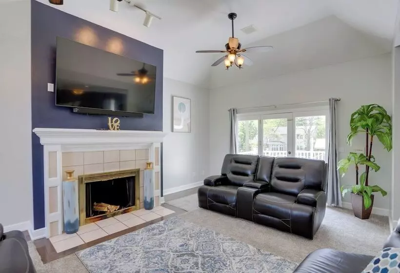 Spacious Refuge W/ Private Pool & Outdoor Bar!