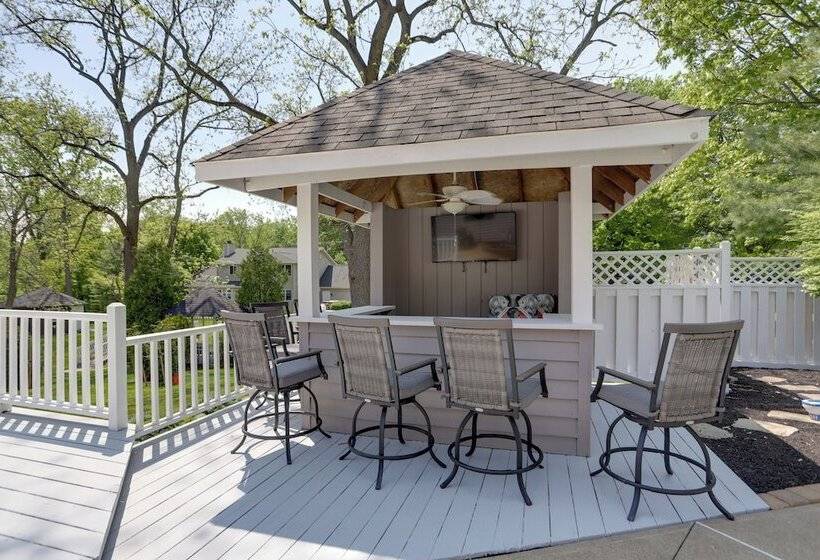 Spacious Refuge W/ Private Pool & Outdoor Bar!