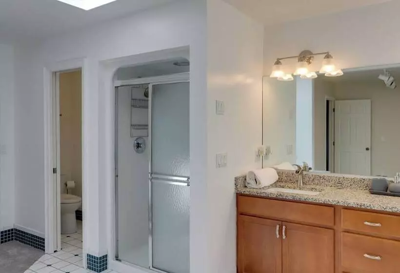 Spacious Refuge W/ Private Pool & Outdoor Bar!