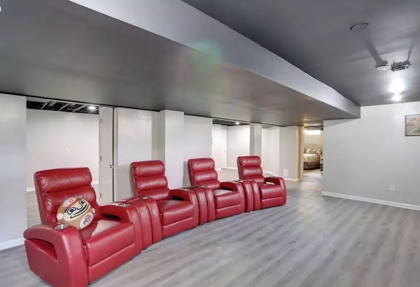 Spacious Refuge W/ Private Pool & Outdoor Bar!