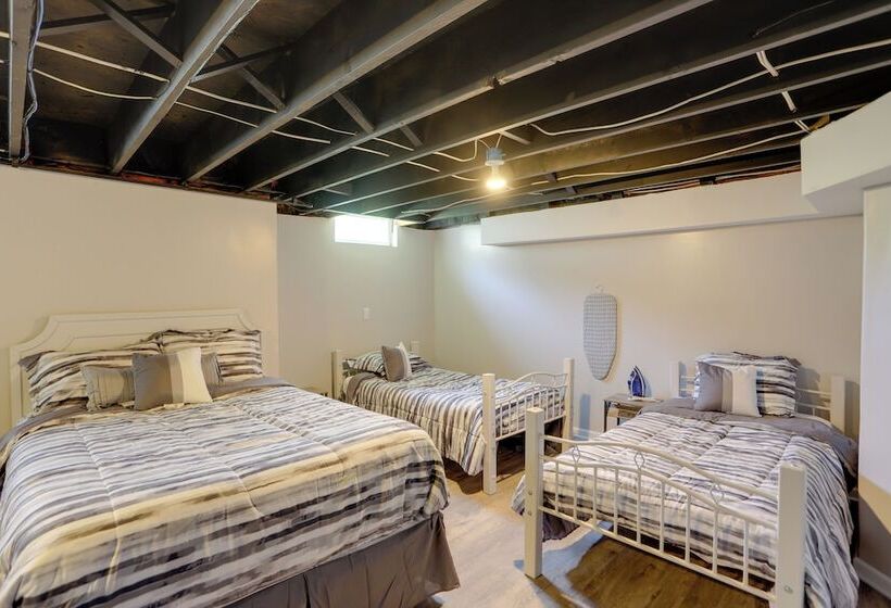 Spacious Refuge W/ Private Pool & Outdoor Bar!