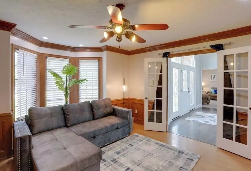 Spacious Refuge W/ Private Pool & Outdoor Bar!