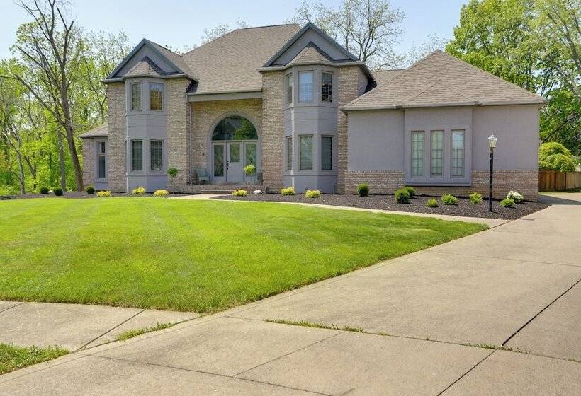 Spacious Refuge W/ Private Pool & Outdoor Bar!