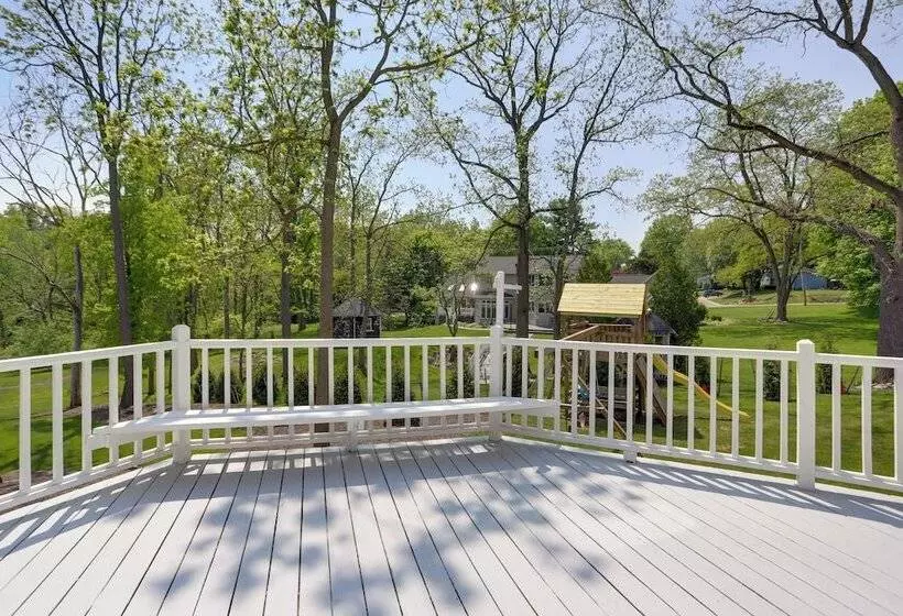 Spacious Refuge W/ Private Pool & Outdoor Bar!