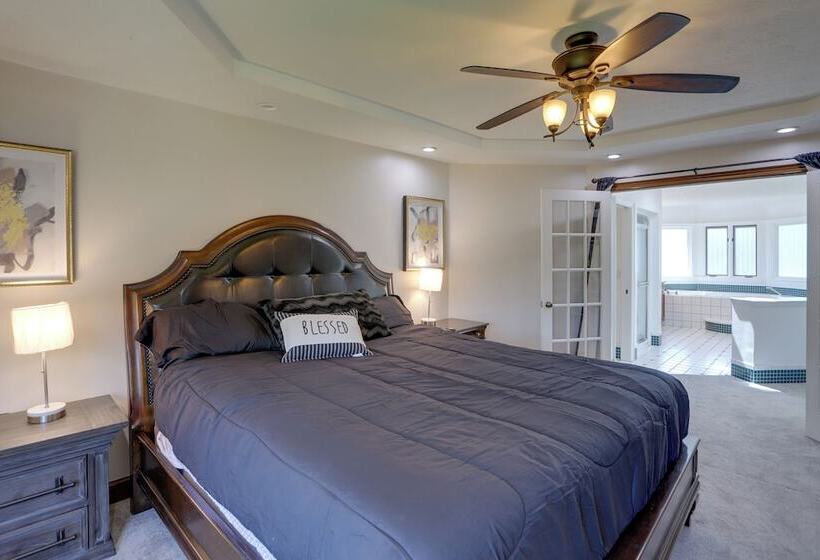 Spacious Refuge W/ Private Pool & Outdoor Bar!