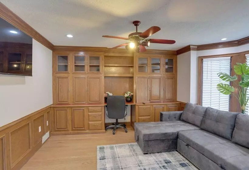 Spacious Refuge W/ Private Pool & Outdoor Bar!