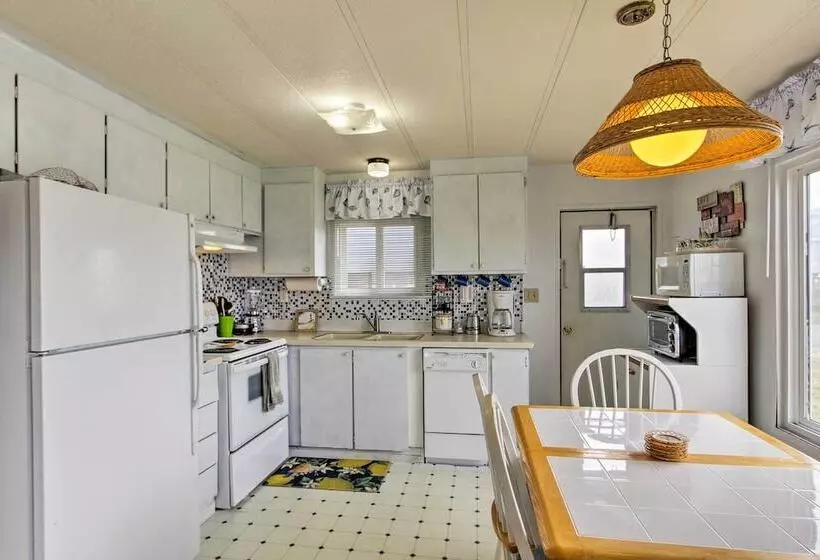 The Little Orca S   Short Walk To The Beach!