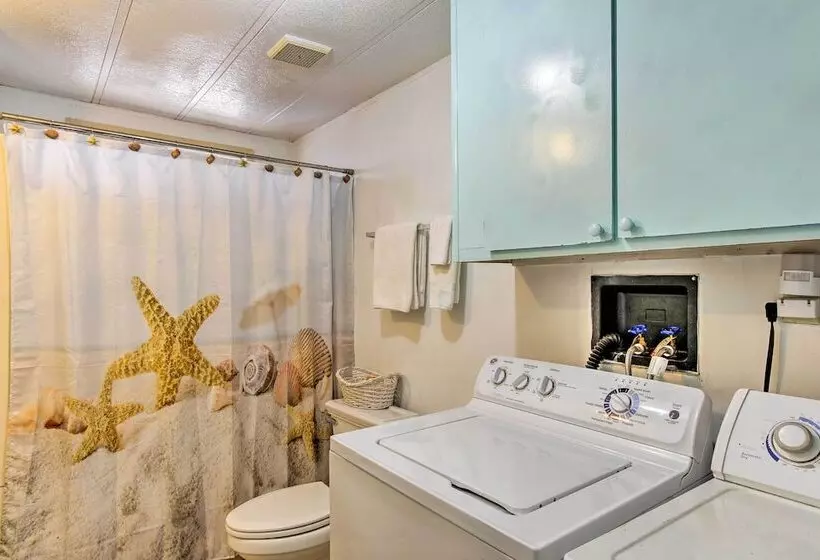 The Little Orca S   Short Walk To The Beach!