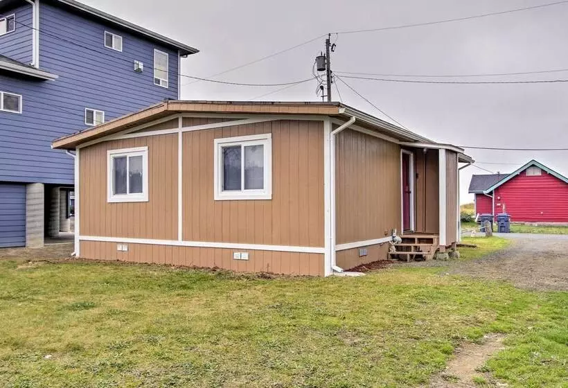 The Little Orca S   Short Walk To The Beach!