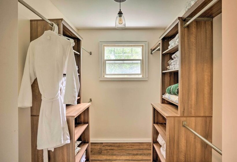 The Old Mccullough Home W/ Rooftop Deck, View