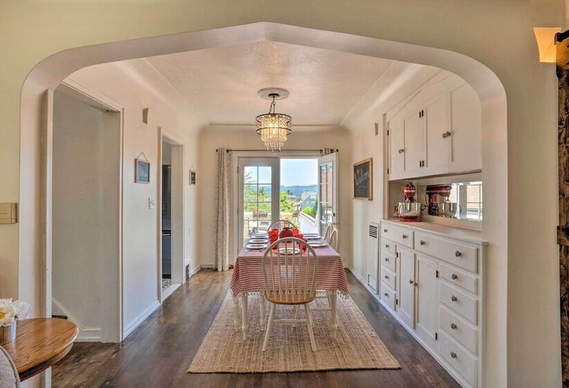 The Old Mccullough Home W/ Rooftop Deck, View