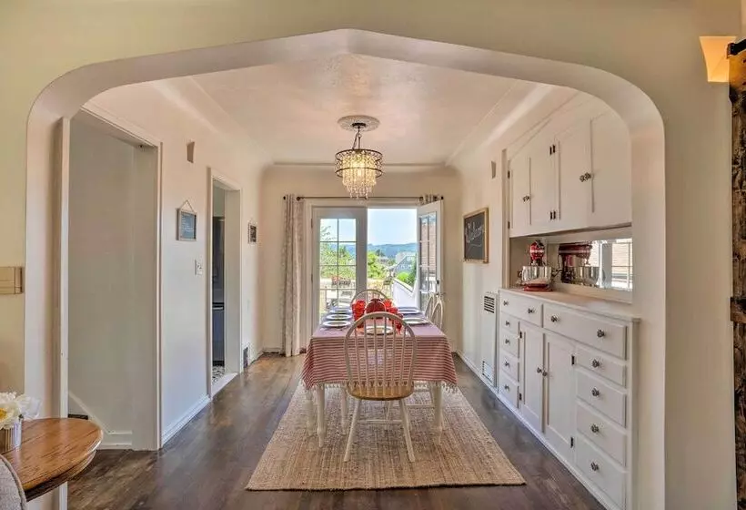 The Old Mccullough Home W/ Rooftop Deck, View