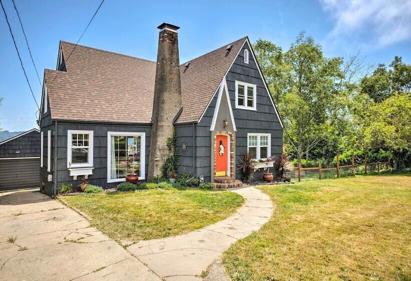 The Old Mccullough Home W/ Rooftop Deck, View