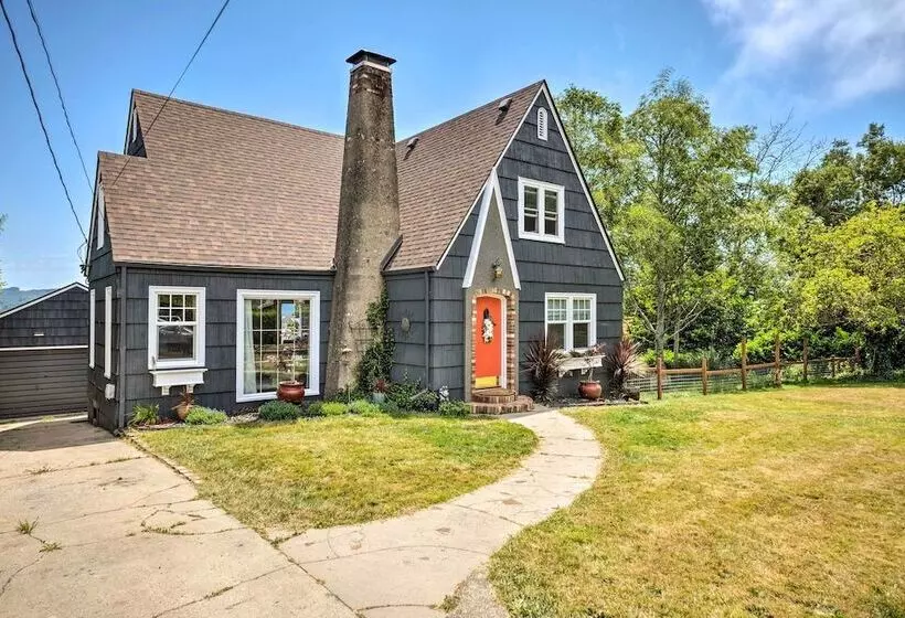 The Old Mccullough Home W/ Rooftop Deck, View
