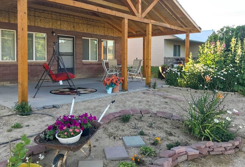 Tropic Family House   10 Miles To Bryce Canyon!