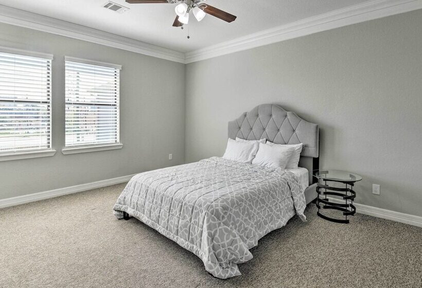 Spacious Houston Home ~ 16 Mi To Nrg Stadium!