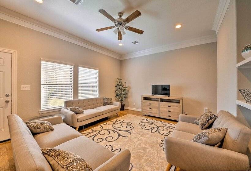 Spacious Houston Home ~ 16 Mi To Nrg Stadium!