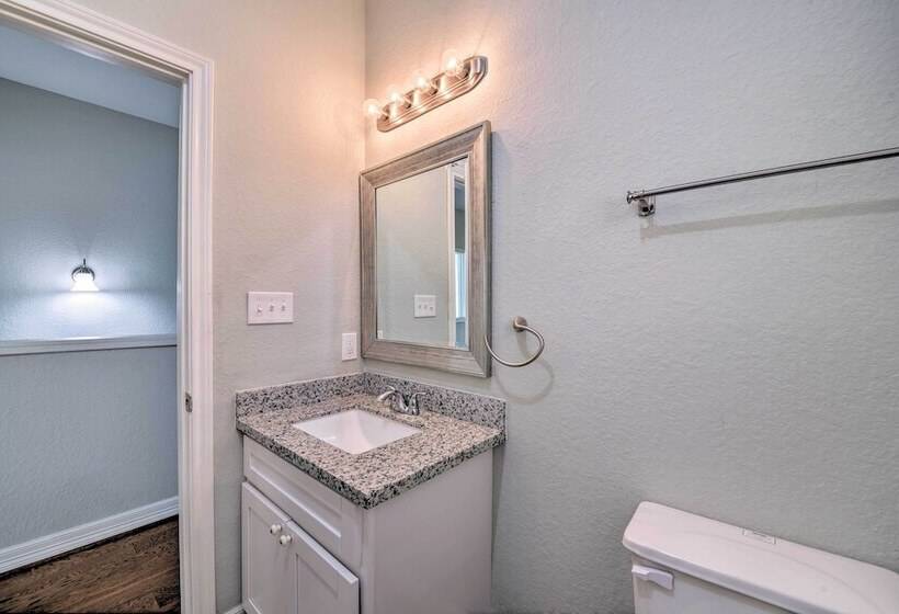 Spacious Houston Home ~ 16 Mi To Nrg Stadium!