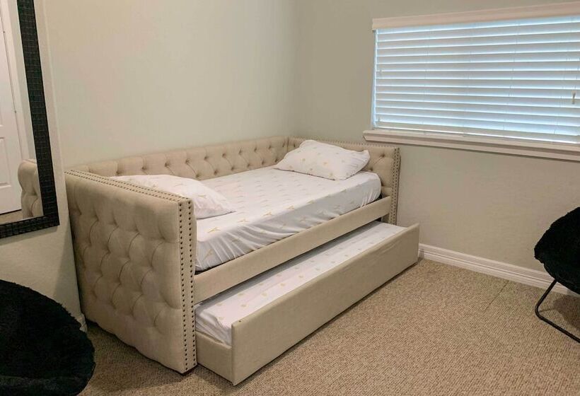 Spacious Houston Home ~ 16 Mi To Nrg Stadium!