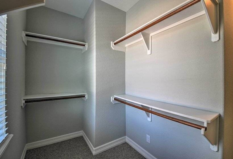 Spacious Houston Home ~ 16 Mi To Nrg Stadium!