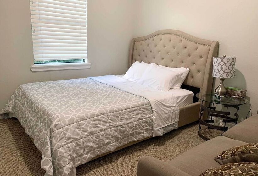 Spacious Houston Home ~ 16 Mi To Nrg Stadium!