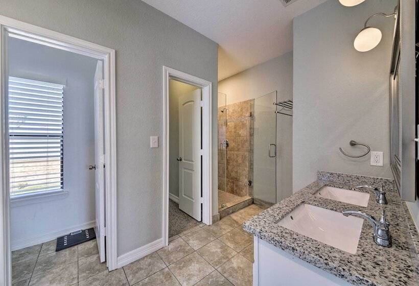 Spacious Houston Home ~ 16 Mi To Nrg Stadium!