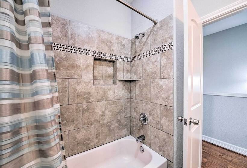 Spacious Houston Home ~ 16 Mi To Nrg Stadium!