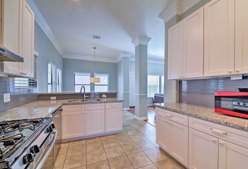 Spacious Houston Home ~ 16 Mi To Nrg Stadium!