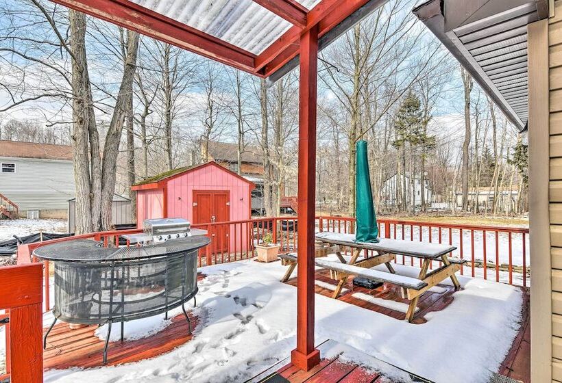 Updated Tobyhanna Home: Family & Pet Friendly