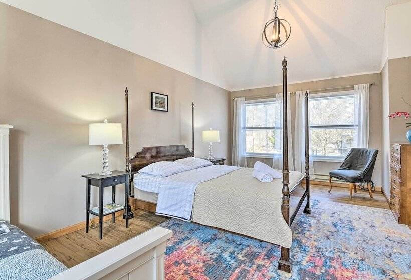 Updated Tobyhanna Home: Family & Pet Friendly