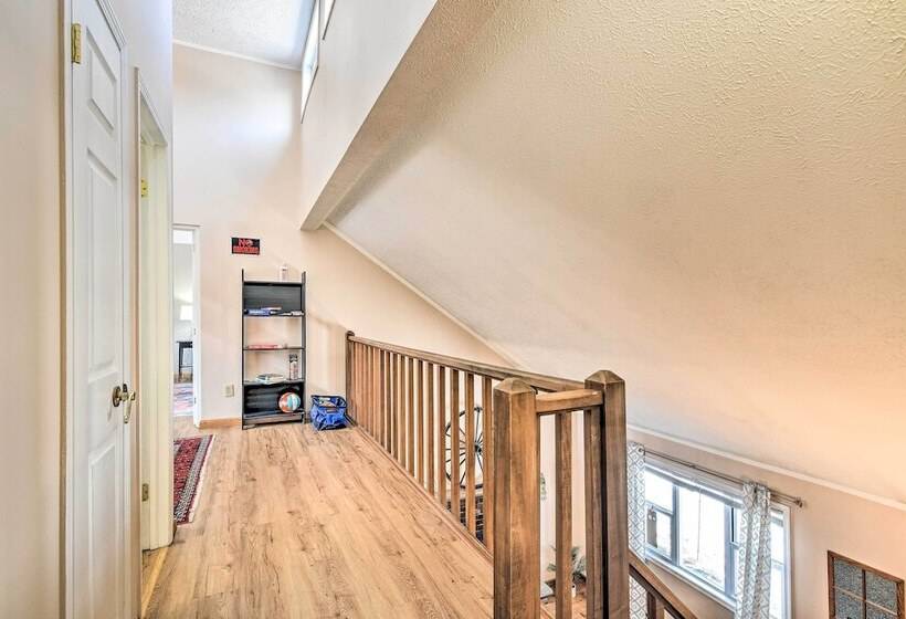 Updated Tobyhanna Home: Family & Pet Friendly