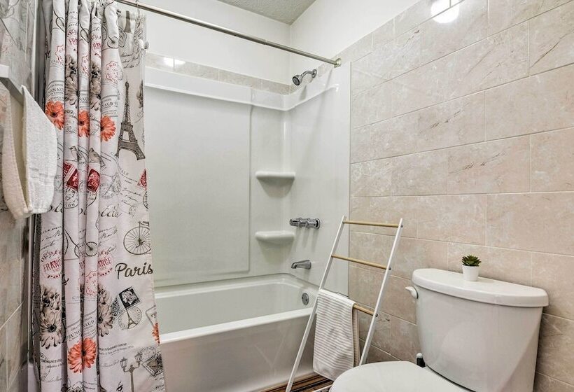 Updated Tobyhanna Home: Family & Pet Friendly