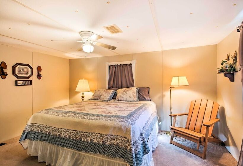 Waterfront House W/ Boat Slip On Lake Eufaula!