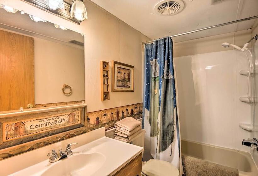 Waterfront House W/ Boat Slip On Lake Eufaula!