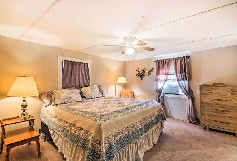 Waterfront House W/ Boat Slip On Lake Eufaula!