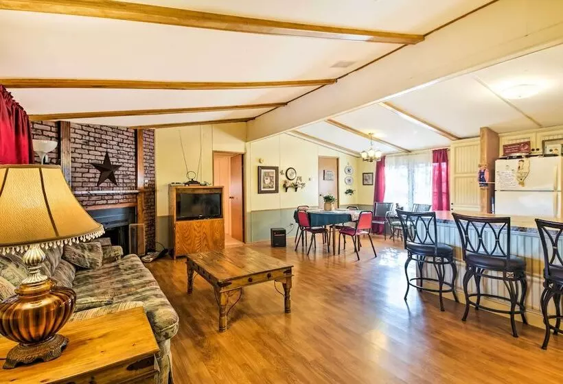 Waterfront House W/ Boat Slip On Lake Eufaula!