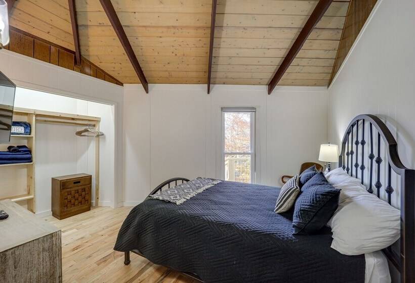 Beech Mountain Cabin W/ Hot Tub: 1 Mi To Slopes!